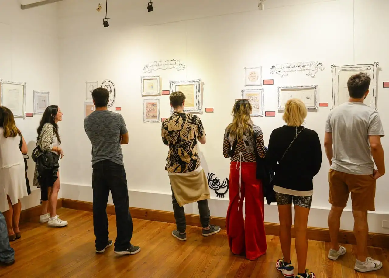 La programación incluye visitas guiadas, exposiciones temporarias y una feria de arte gráfico.