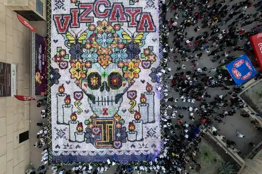 TRADICIÓN Y HONRA a los que ya no están: MÁS DE UN MILLÓN de personas en el desfile de Día de Muertos en México (+Fotos)