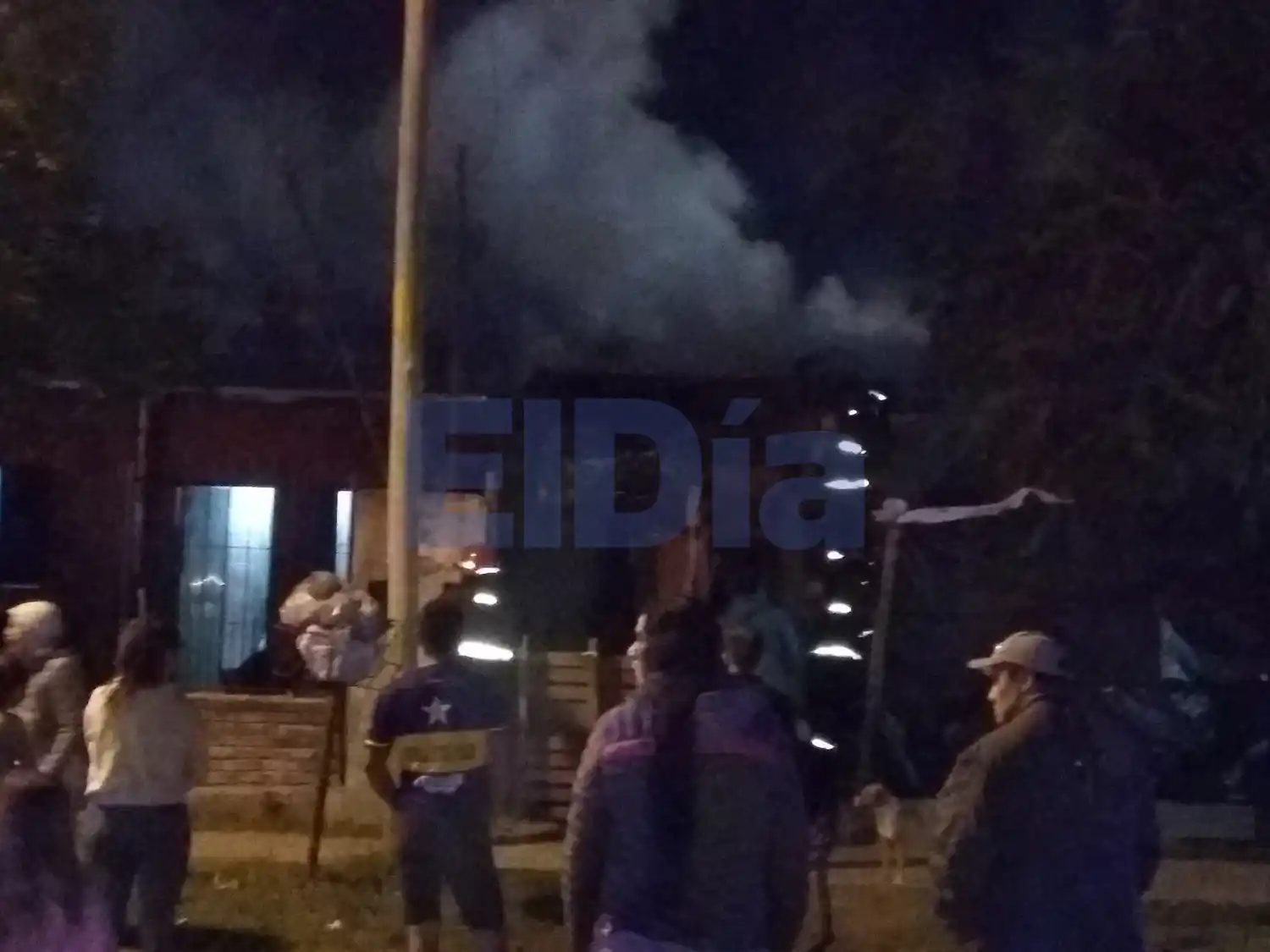 Un incendio destruyó parte de una casa y todo su interior en la zona norte de la ciudad