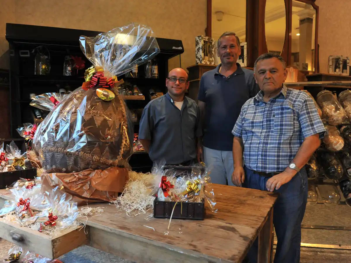 El huevo gigante de La Palma fue para el Cottolengo 