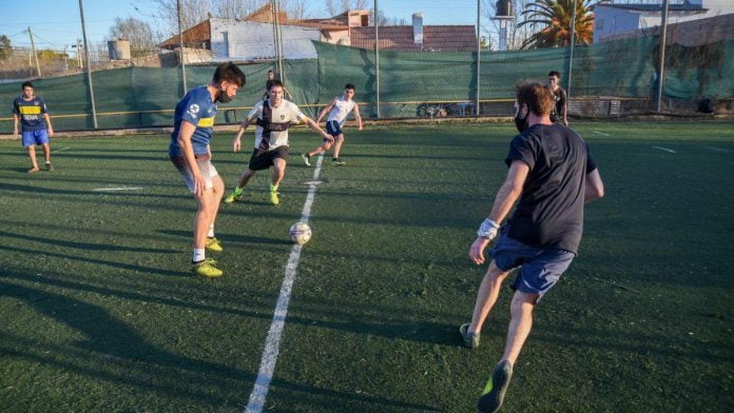 Segunda ola de Covid en la Provincia: "Hay que evitar utilizar los vestuarios en el fútbol", aseguran los expertos