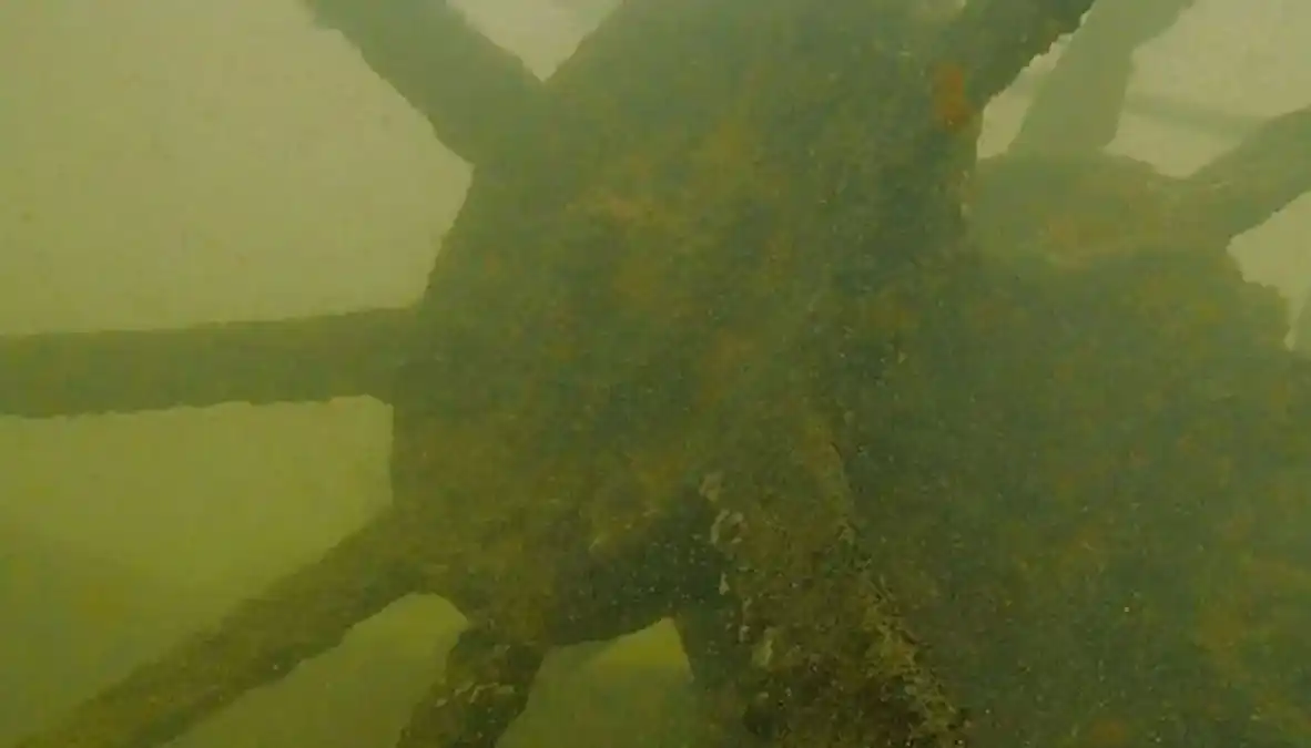 Parte sumergida del barco hundido encontrado frente a las costas correntinas (Gentileza Prefectura Naval)