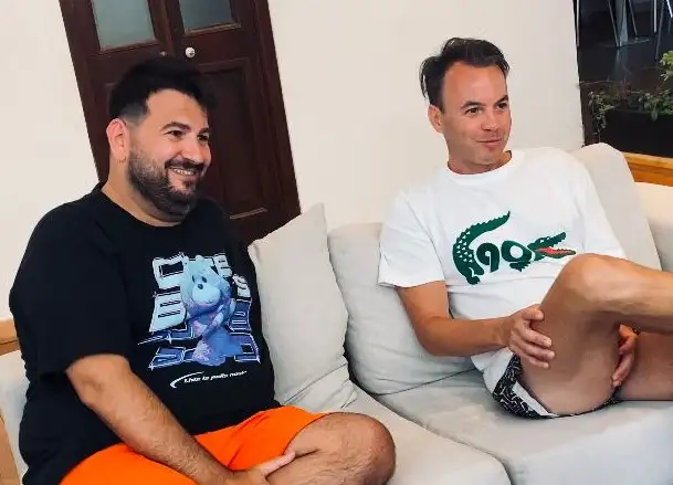 Gaby y Buti, actor y periodista, juegan a la impro en la tele y ahora llegan al teatro.