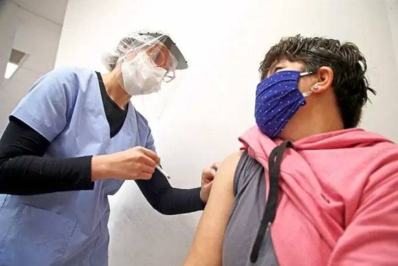 Los voluntarios de vacunas contra el coronavirus  podrán solicitar su registro  en Mi Argentina
