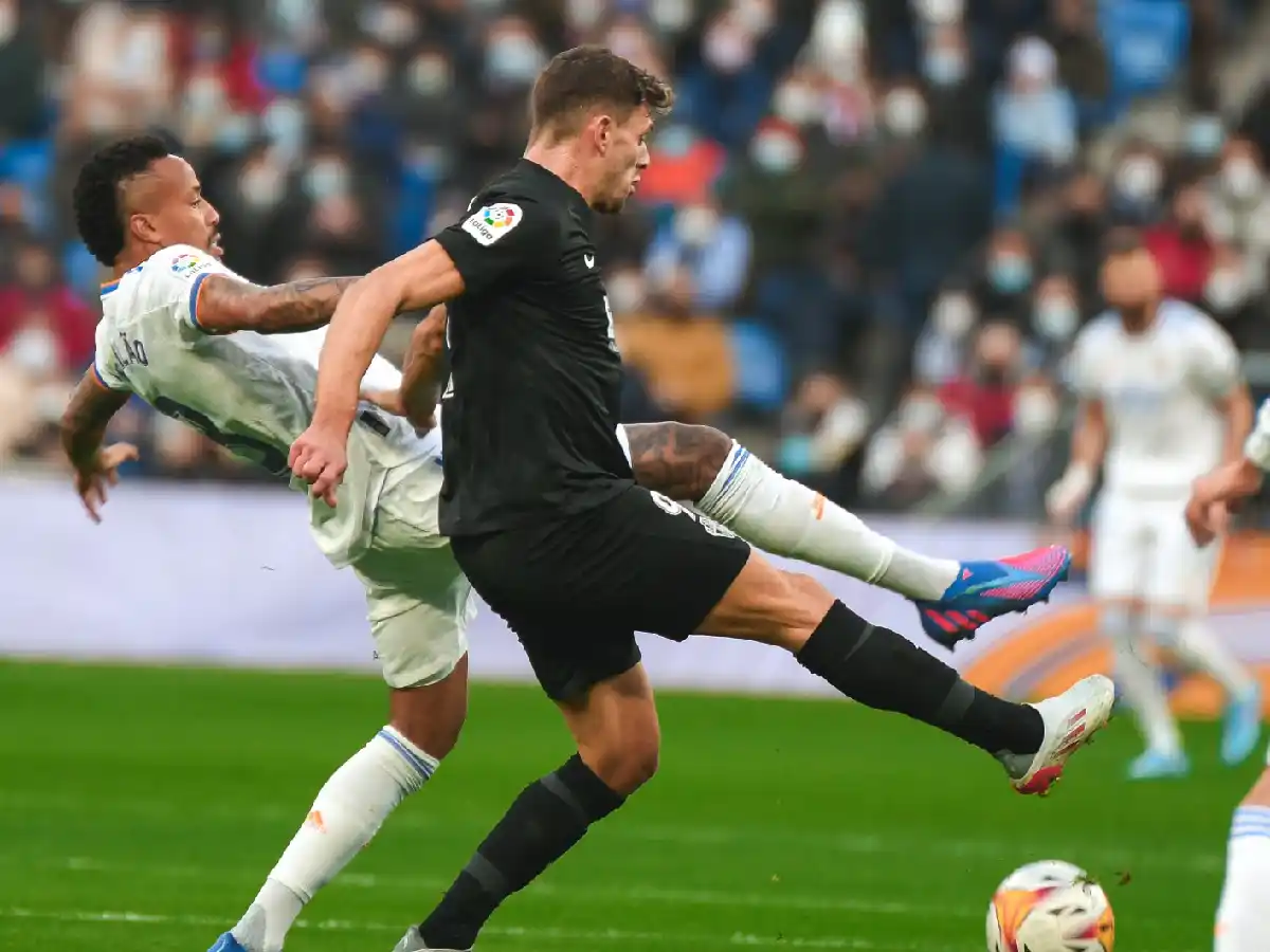 Elche, con un gol de Boyé, empató con Real Madrid