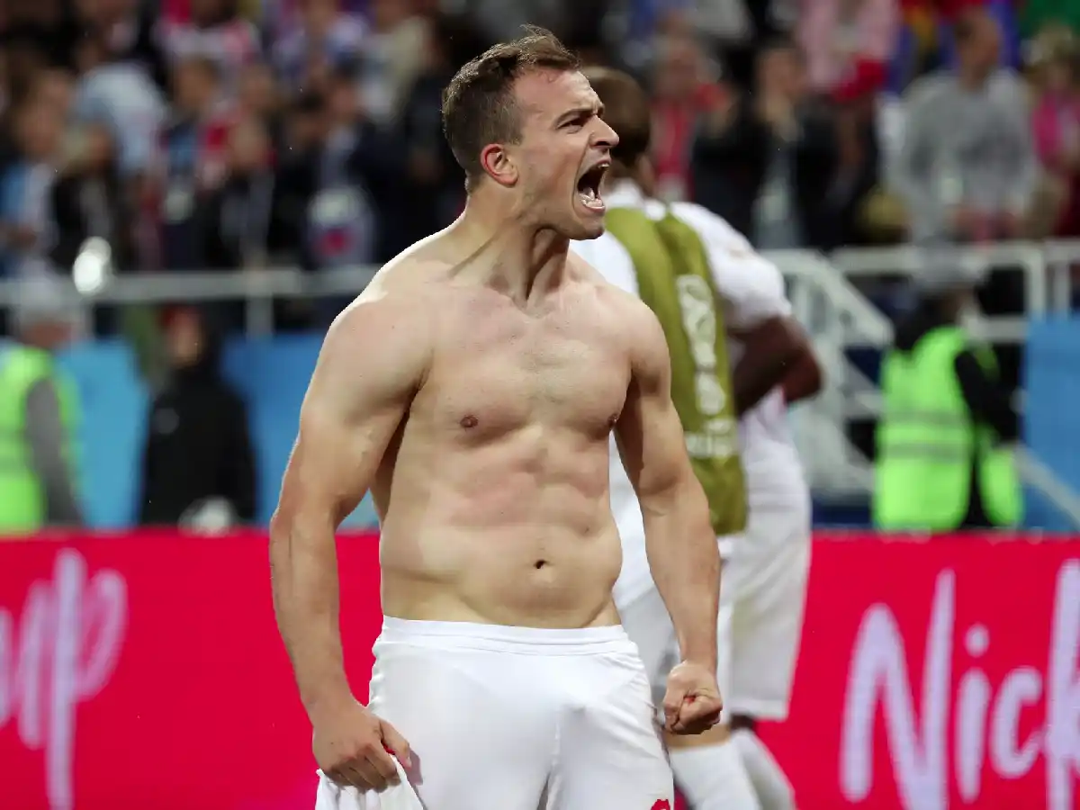 Suiza se quedó con los tres puntos ante Serbia en el último minuto 