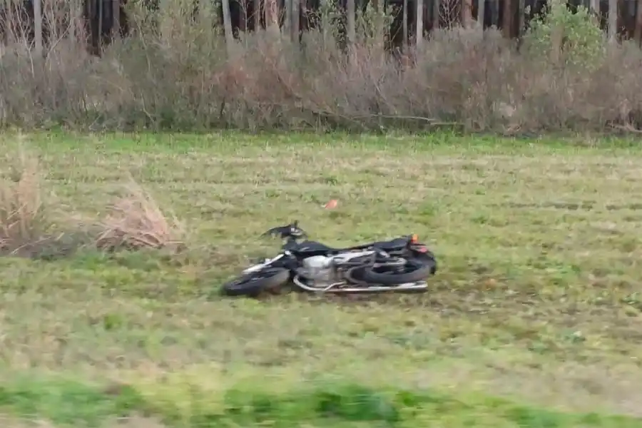 Un motociclista sufrió la amputación de su pierna tras choque con camión