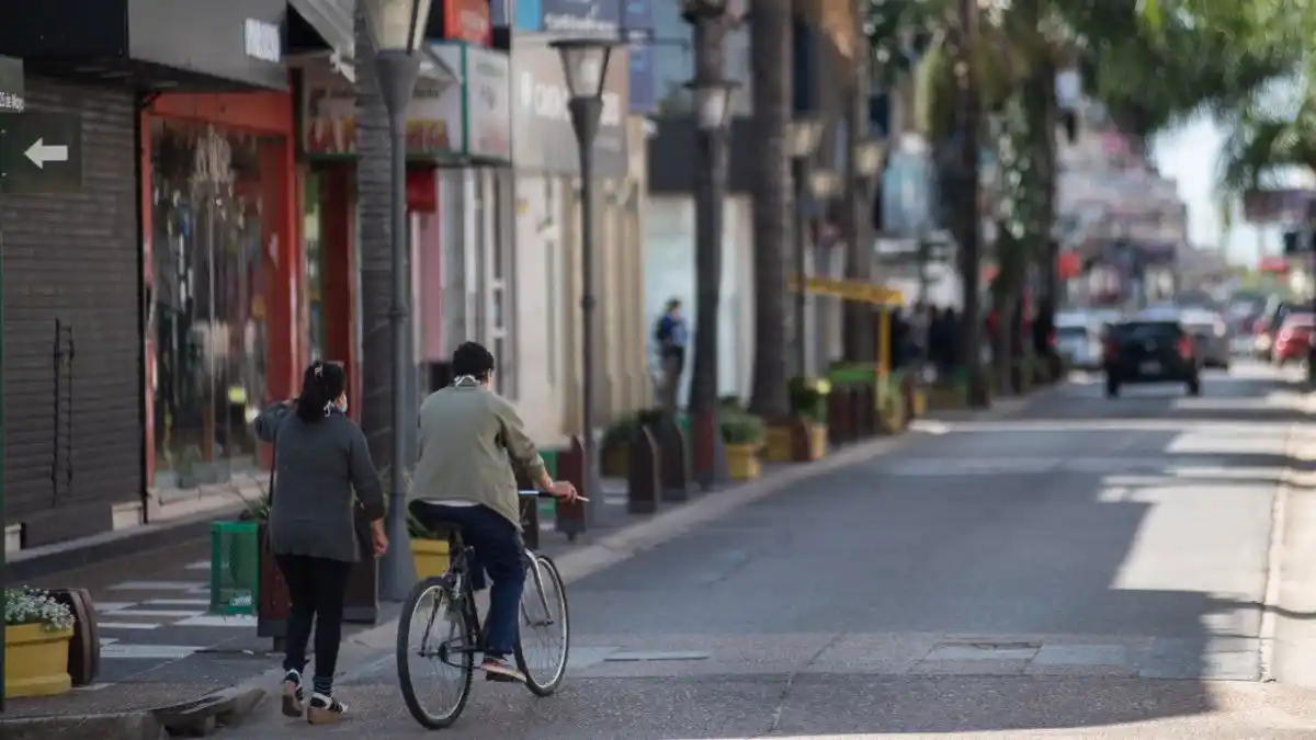 Desde el Centro de Defensa Comercial piden redoblar cuidados de manera urgente