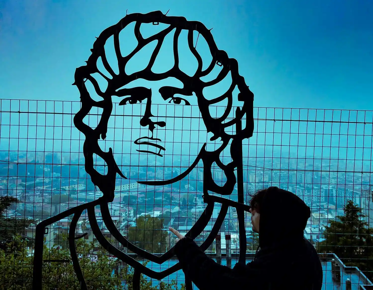 “Diego Iluminado”, la obra del escultor bonaerense que llega a Italia