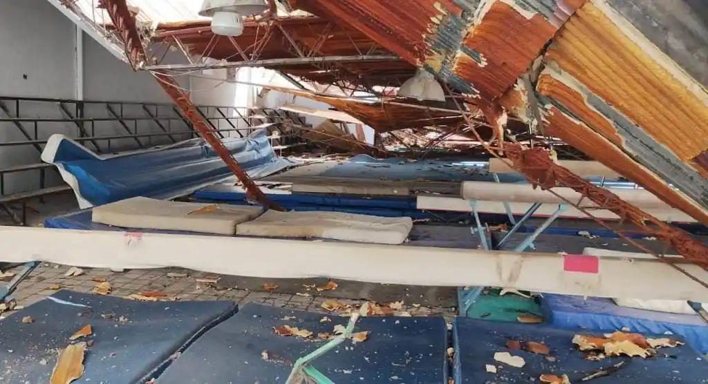 El Centro Estrada sufrió la voladura de su techo y destruyó el gimnasio de artística