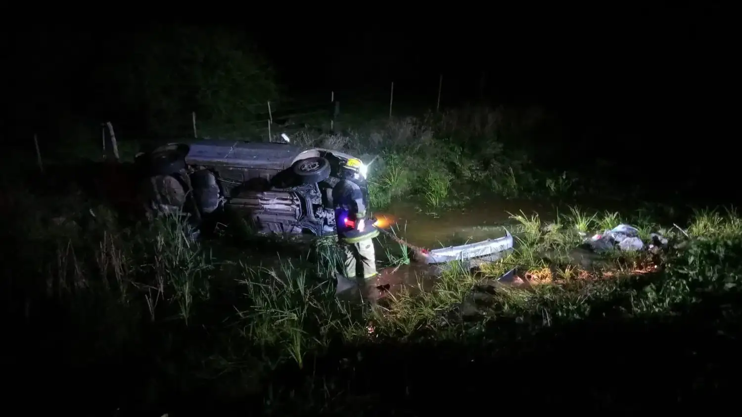Volcó un auto en la Autovía 14 a la altura de Ceibas y dos personas resultaron heridas