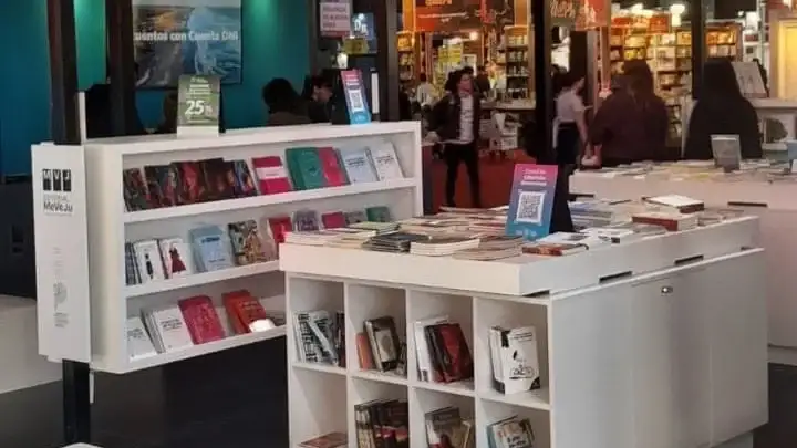 Los libros publicados por la Editorial Unicen en la Feria Internacional del Libro de Buenos Aires.