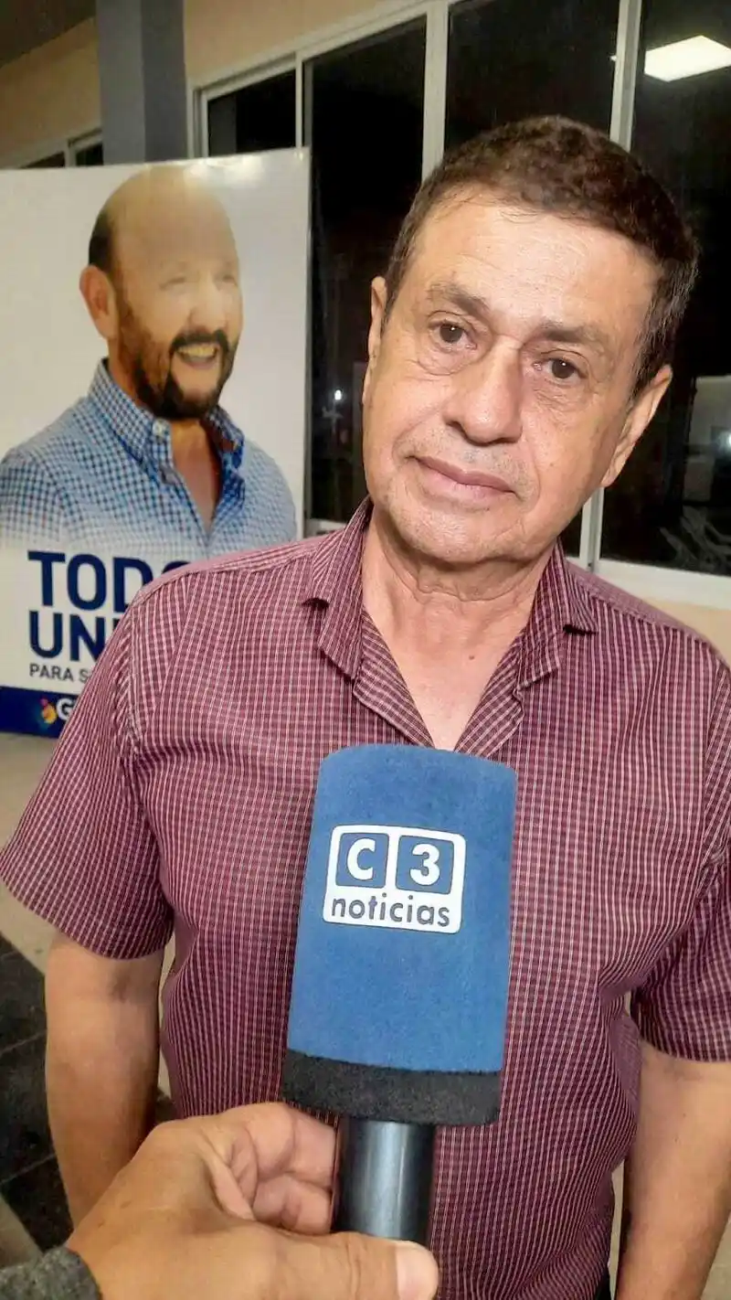 Dirigentes de partidos aliados al justicialismo
se reunieron y mostraron apoyo a Insfrán