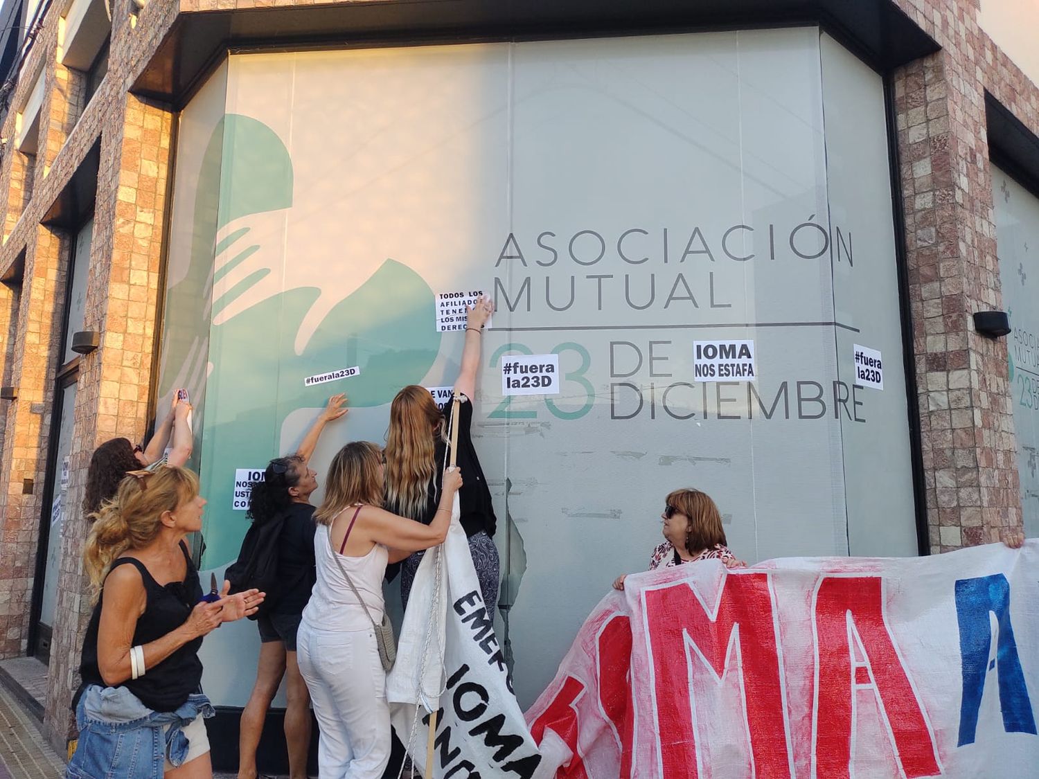 La 23 de Diciembre cruzó al doctor Macagno y lo acusó de una “artimaña para cuidar su quinta”