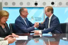 Bordet firmó convenios para la reconstrucción de rutas provinciales