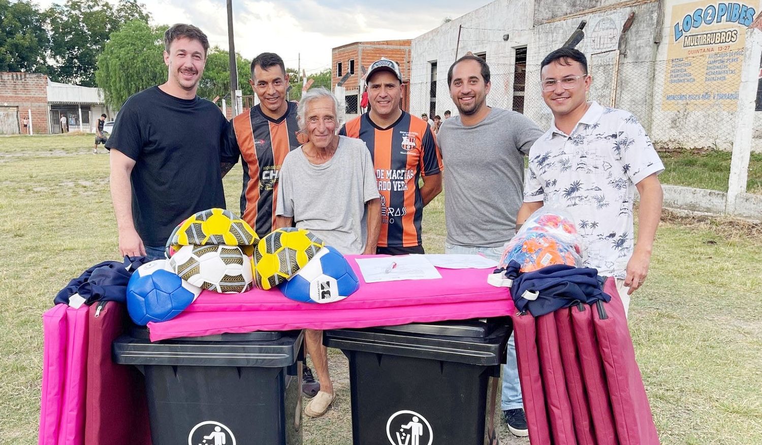 El club Villa Zorraquín se fortalece con nuevos materiales deportivos