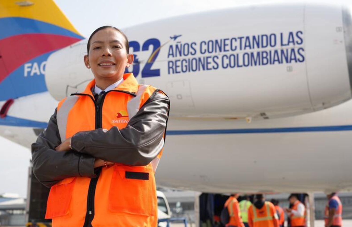 Una pionera en el aire: la Mayor Fandiño al mando del Embraer 145 de SATENA