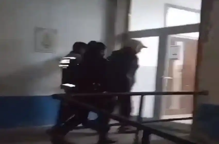 Le robó el celular a su madre y lo capturaron dentro de una casa