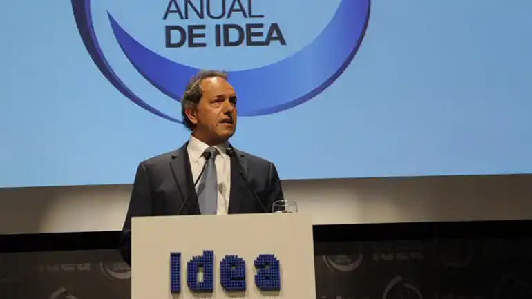 Scioli calificó de "injustas e ingratas" las críticas en el coloquio de IDEA