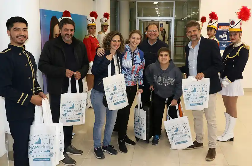 Mar del Plata recibió el primer vuelo directo desde Tucumán