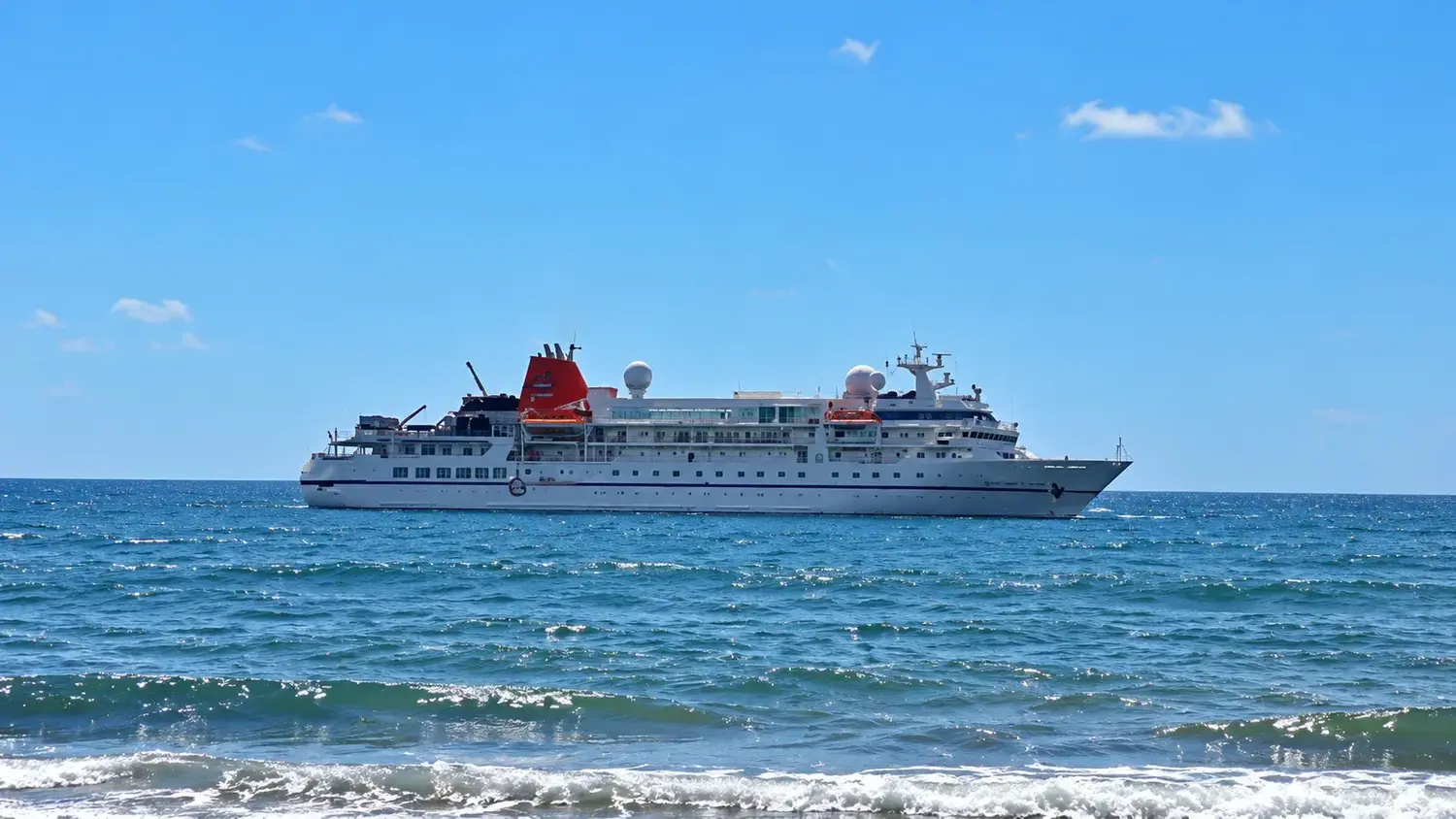 Llega el crucero de expedición MS Seaventure a Mar del Plata con 61 pasajeros rumbo a la Antártida