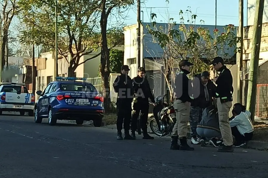 Una joven se descompenso en la vía pública y generó preocupación entre los vecinos