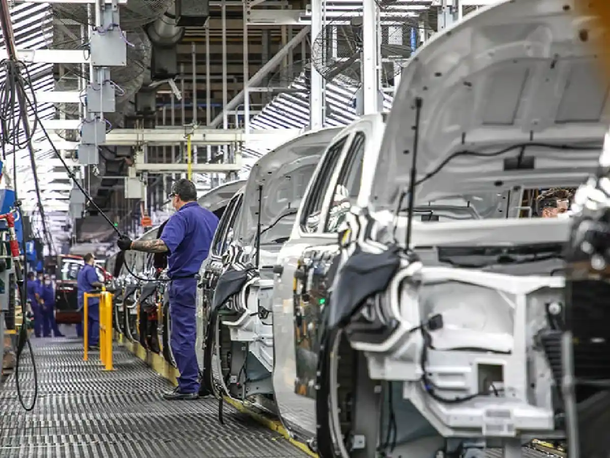 Eliminarán retenciones a exportaciones de la industria automotriz que superen las del 2020