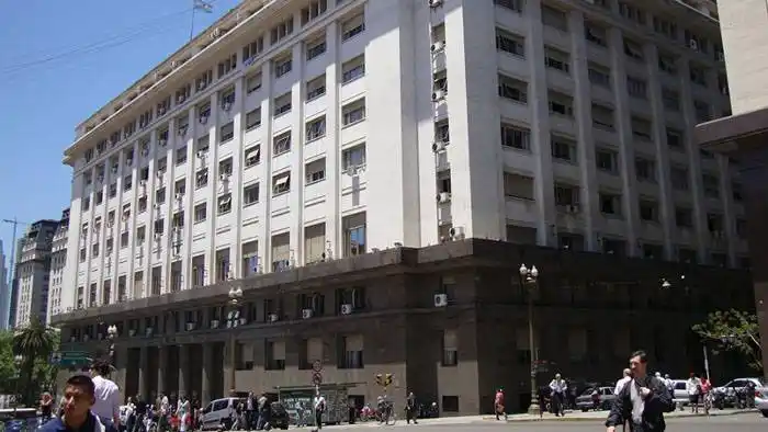 Reducir beneficios fiscales "permitiría robustecer los recursos del sector público"