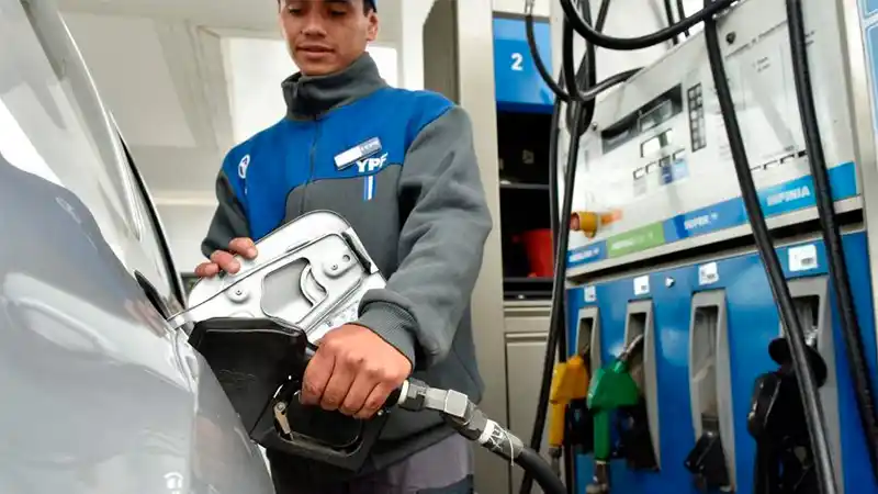 Por un impuesto, la nafta de YPF subió entre 13 y 15 centavos