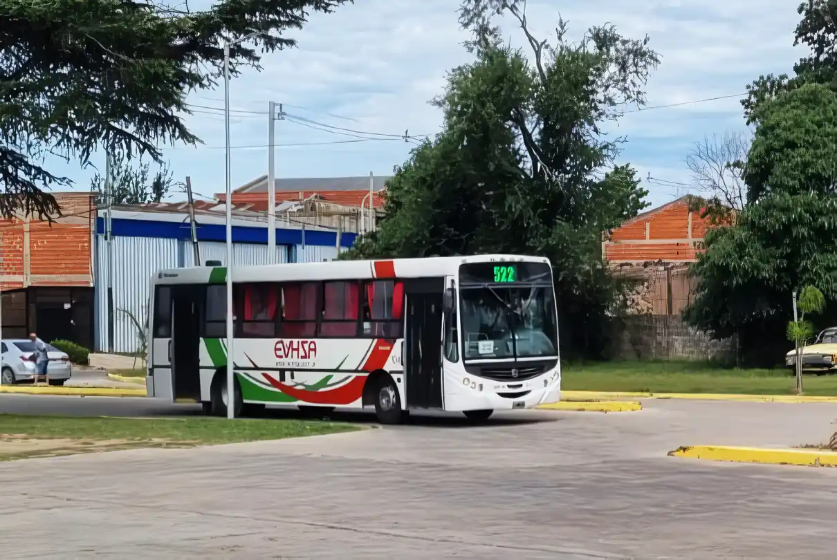 El servicio volvió a funcionar cuando el Gobierno garantizó el aumento de boleto.