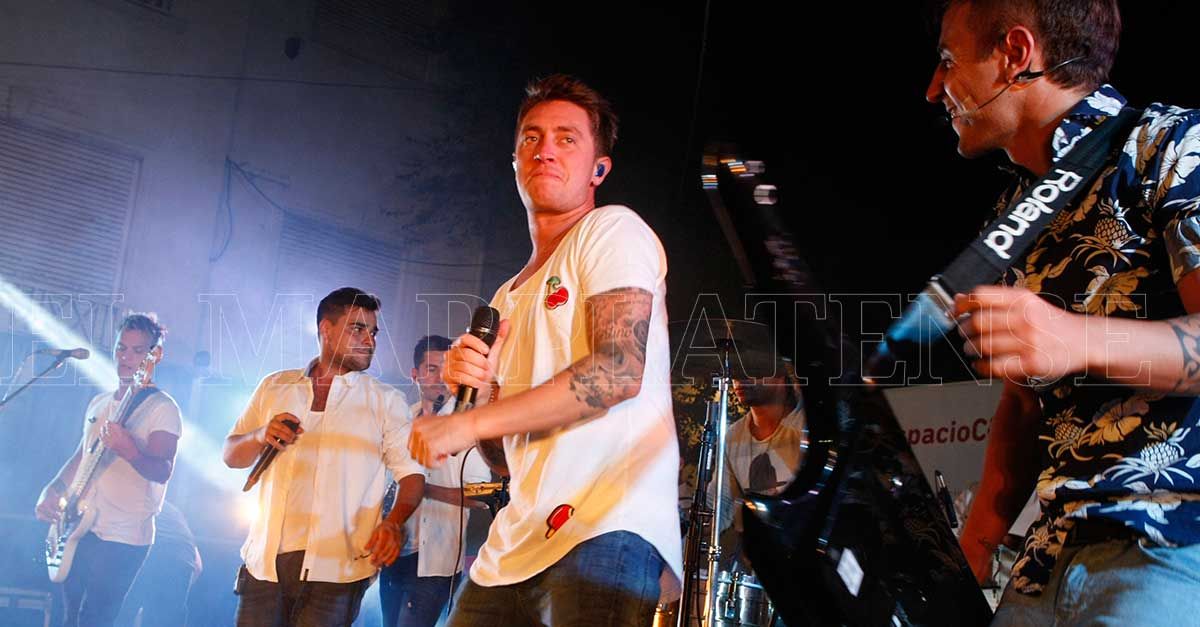 El público bailó al ritmo de Los Totora en Espacio Clarín