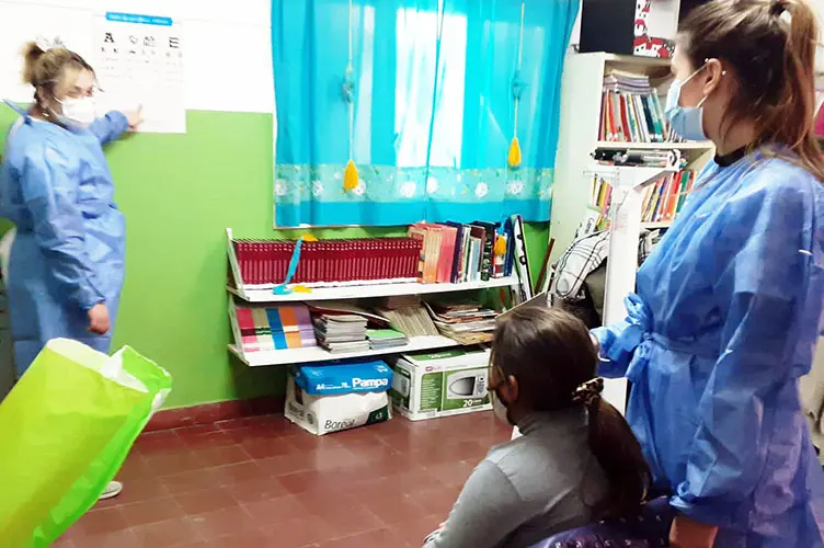 Controles de salud a alumnos de la Escuela de Tamangueyú