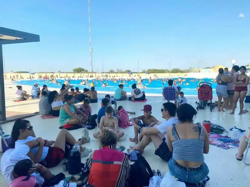 Más de 190 mil personas disfrutaron en 
enero de las siete piletas del Parque Acuático