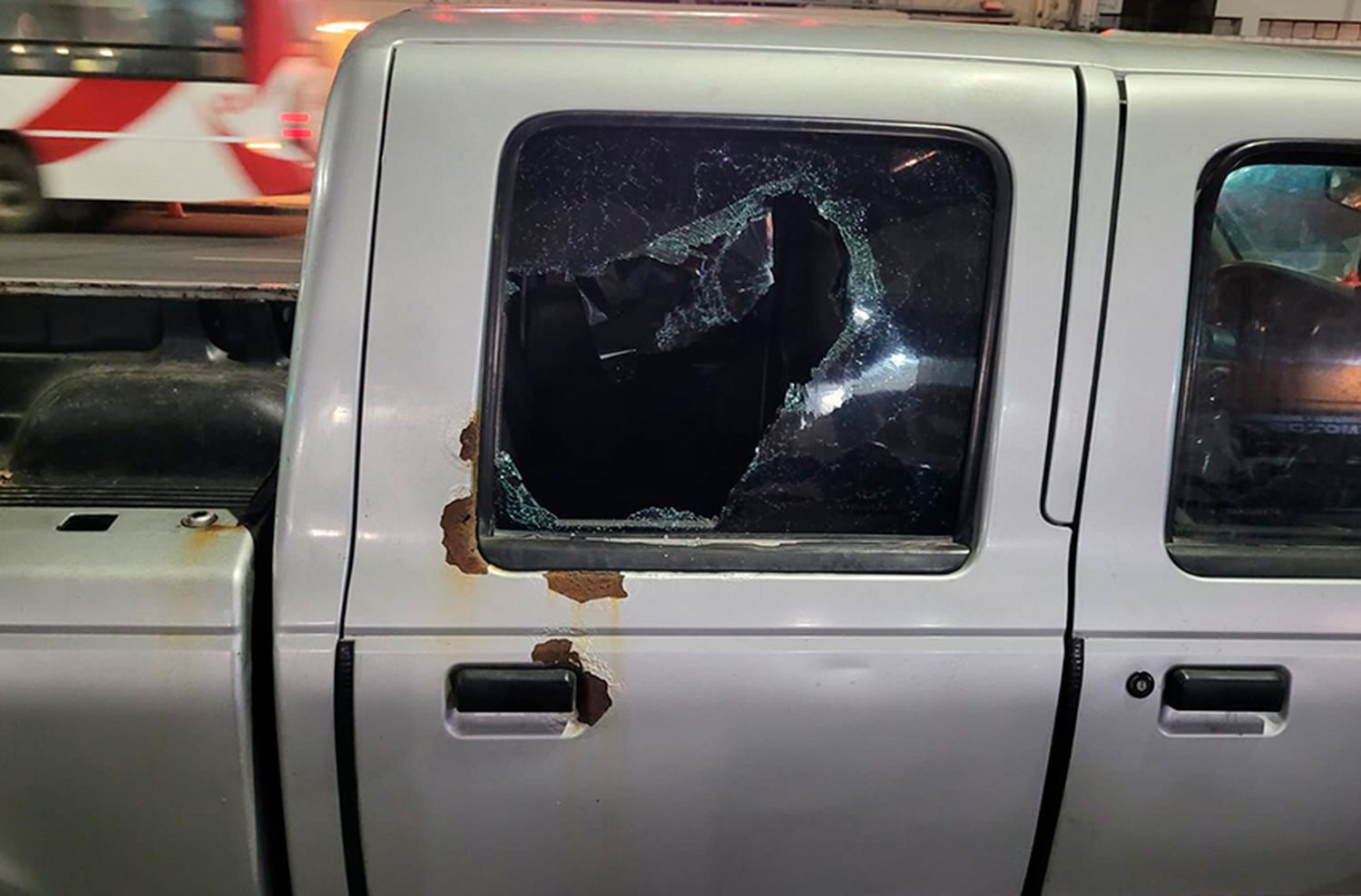 Rompió vidrio de una Ranger para robar
