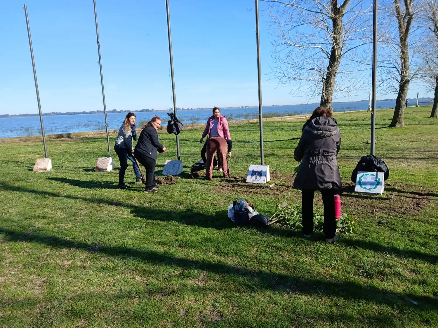 La Comisión de Inmigrantes restaura el Paseo del Inmigrante tras los daños del temporal y el vandalismo