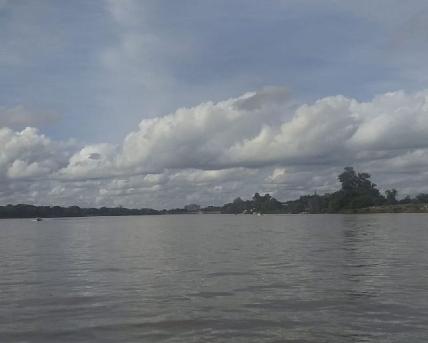 El descenso del río Paraná da tregua, pero las lluvias complican a distintas localidades del litoral