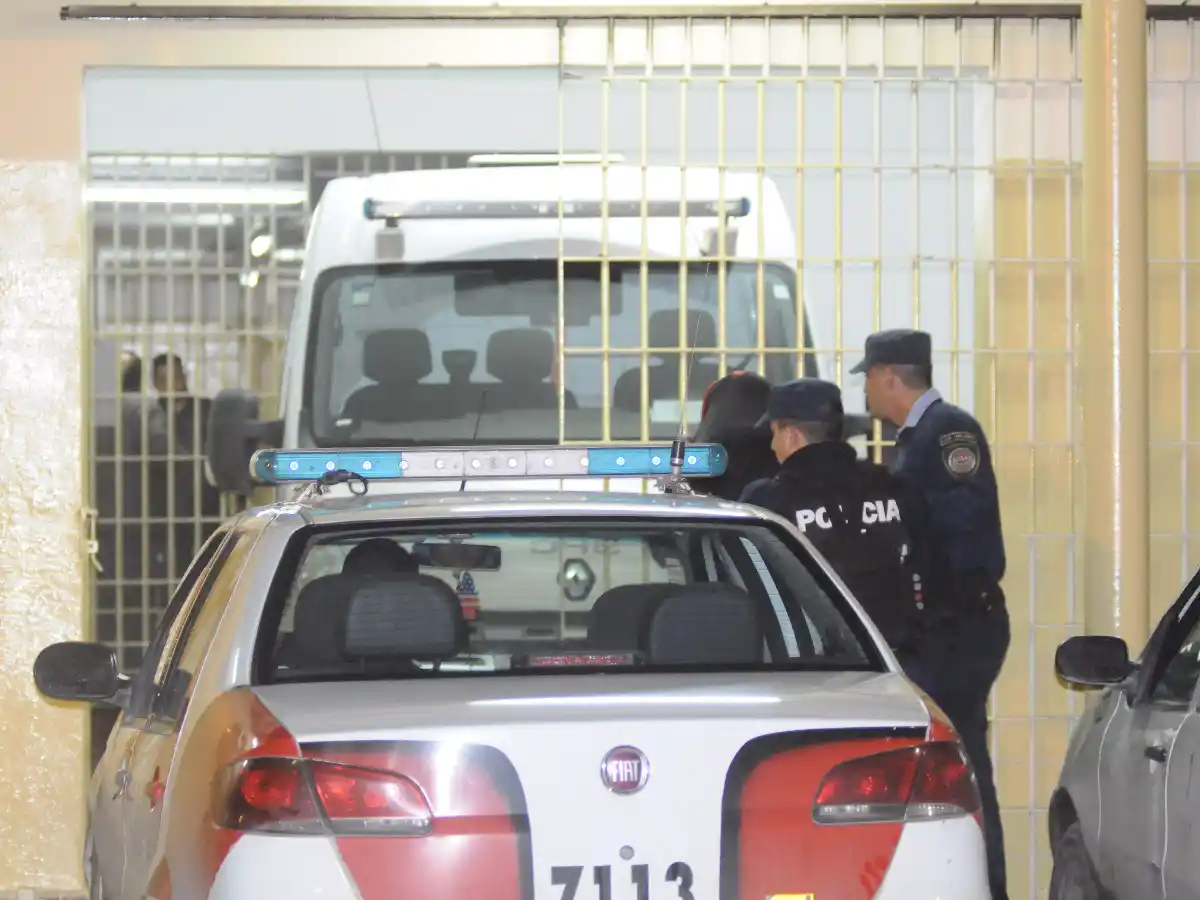 El veterinario fue trasladado a la cárcel: tiene antecedentes penales por supuesta violencia de género 