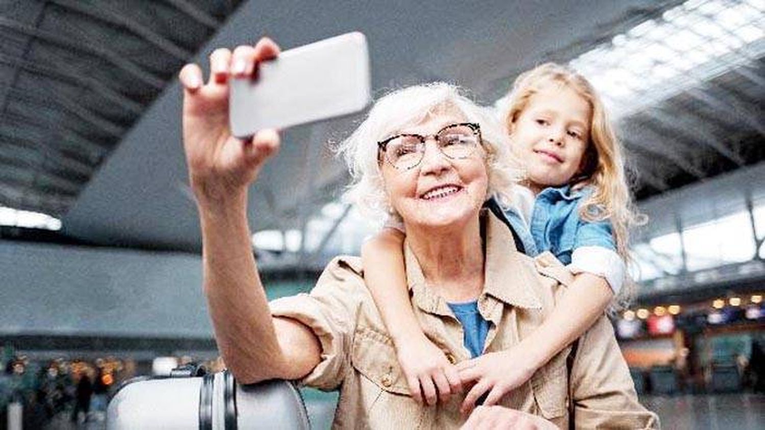 Una abuela, multada y obligada a eliminar las fotos de sus nietos publicadas en redes sociales