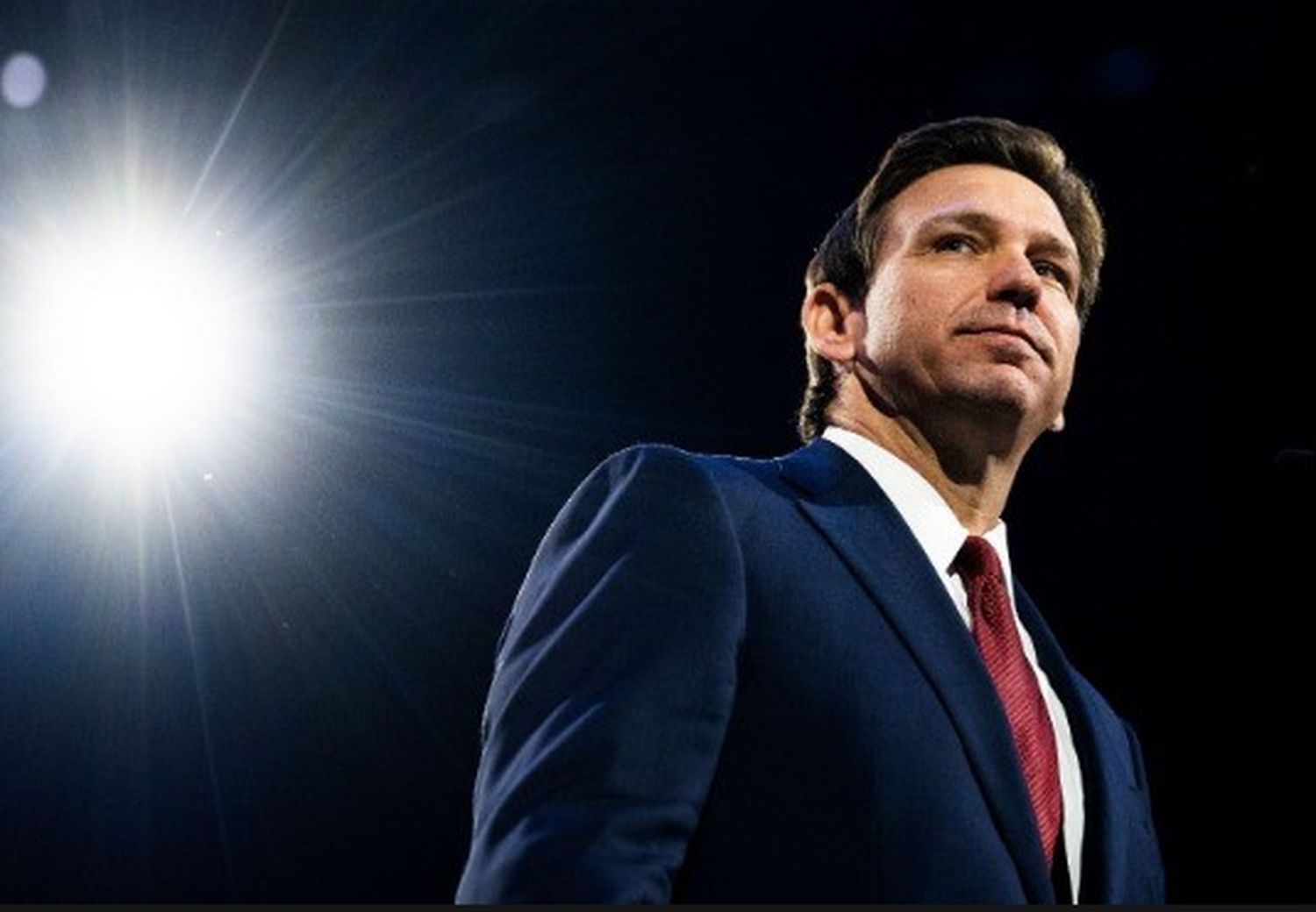 El gobernador de Florida redobló su batalla contra Disney con la mira en las primarias republicanas
