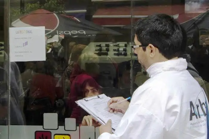 Costa Atlántica: Intensifican controles en comercios que no aceptan tarjetas