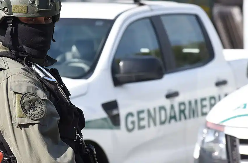 Dos siniestros sobre Circunvalación: un motociclista muerto y un gendarme herido