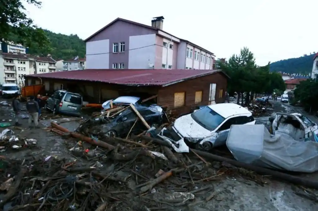 Las inundaciones en el norte de Turquía dejan nueve muertos