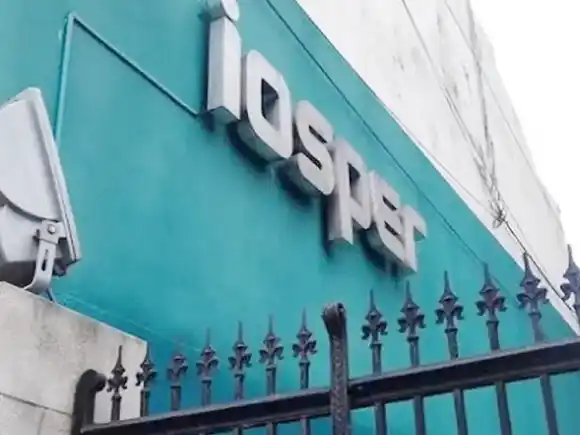 Crece la tensión por el futuro del IOSPER: gremios y oposición rechazan la reforma del Gobierno