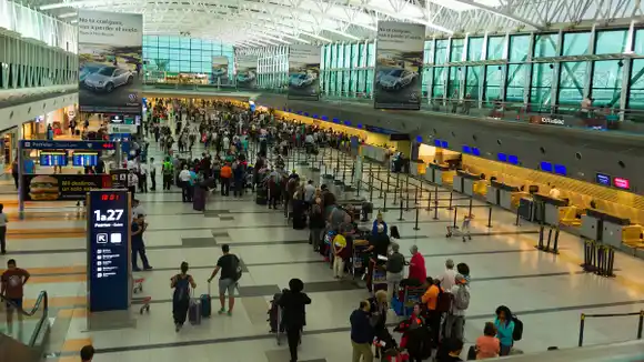 En este verano, más de 3,7 millones de argentinos viajaron al exterior, 73% más que el año pasado