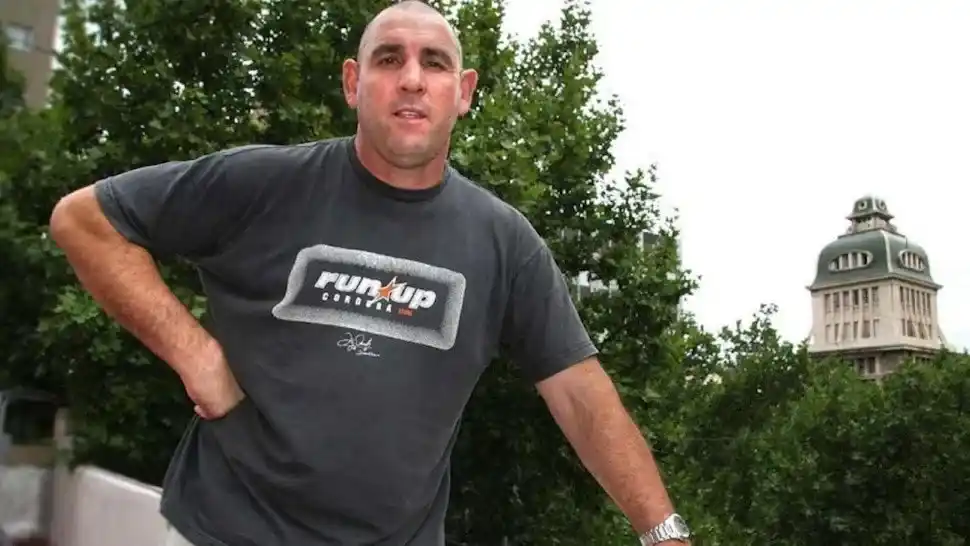 El increíble cambio de la "Mole" Moli: de boxeador y campeón del "Bailando" a ganarse la vida como albañil