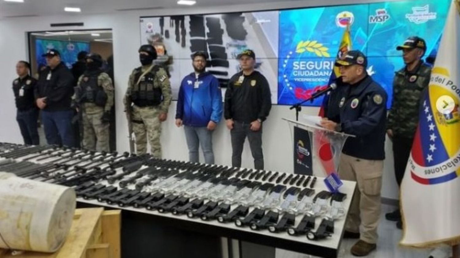 Detienen en Caracas a dos hombres con armas de guerra provenientes de EE.UU., informó Remigio Ceballos