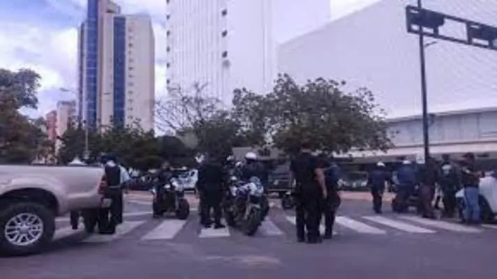 EL COBRAVACUNAS ESCAPÓ: delincuente lanza una granada, dispara y deja herido a un hombre en una ferretería en Zulia