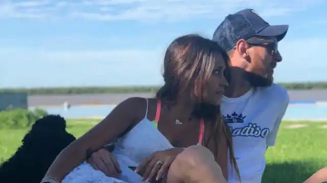 Messi disfruta sus vacaciones y del sol de Arroyo Seco junto a Antonella