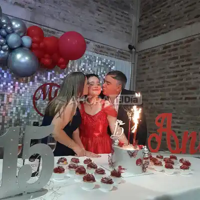 Sueño cumplido: Antonella tuvo su fiesta de 15 años organizada por la ONG "Donar en Vida"