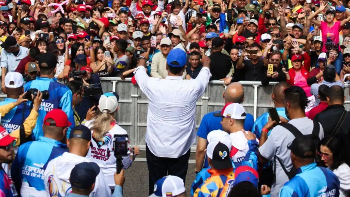 «Pretenden arrodillarse ante el FMI»: Maduro advierte que la oposición dejaría al país en la carraplana